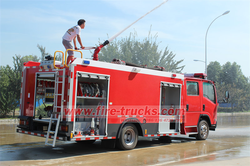 Isuzu water tender fire truck factory testing before shipment Isuzu water tender fire truck factory testing before shipment
