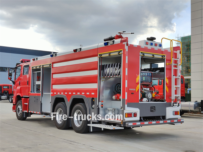 Isuzu GIGA 10cbm foam fire engine