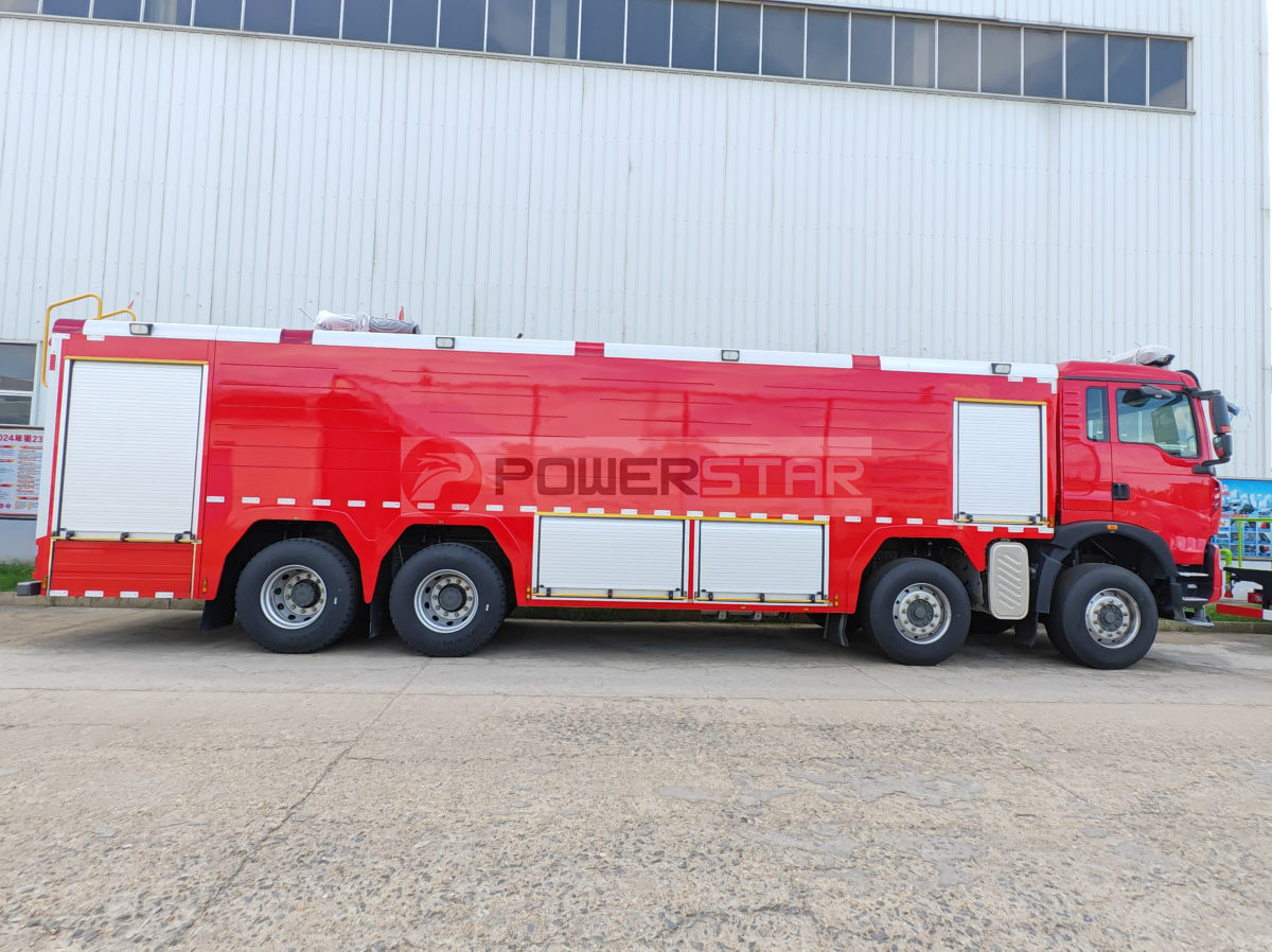 Heavy duty 8x4 fire tender with foam tank