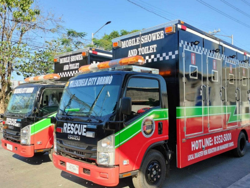Fotos de veículos de chuveiro e banheiro de emergência móveis Isuzu
