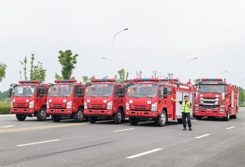 O Primeiro Lote de 4 Caminhões de Bombeiros com Espuma ISUZU NPR Está Pronto para Servir o Departamento de Bombeiros de Lagos